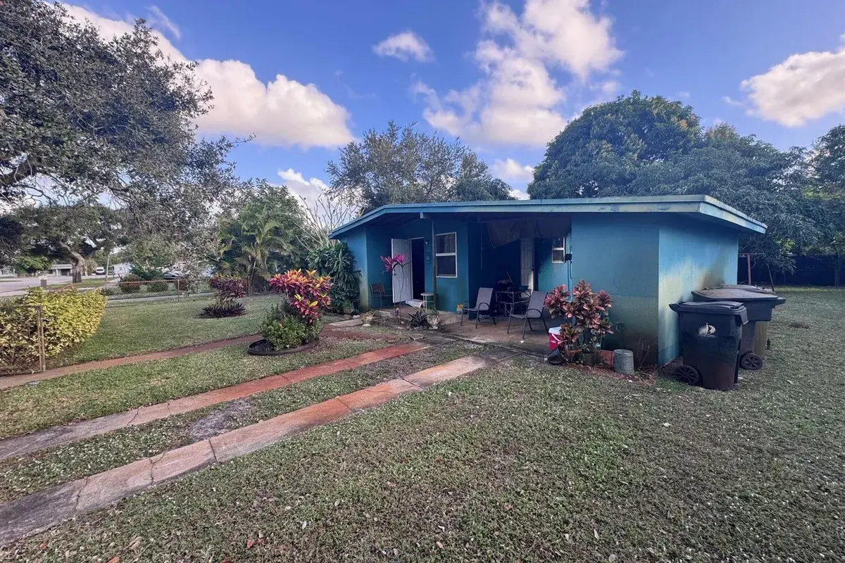 924 NW 14 Court, Fort Lauderdale FL 33311