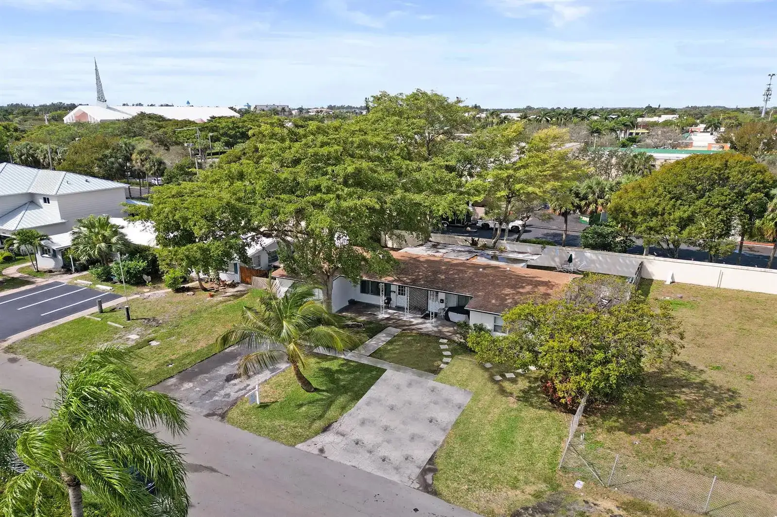 2461 NE 20th Avenue, Lighthouse Point FL 33064