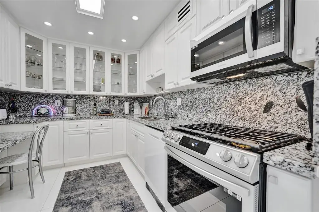2030 S Ocean Drive # 510, Hallandale Beach FL 33009