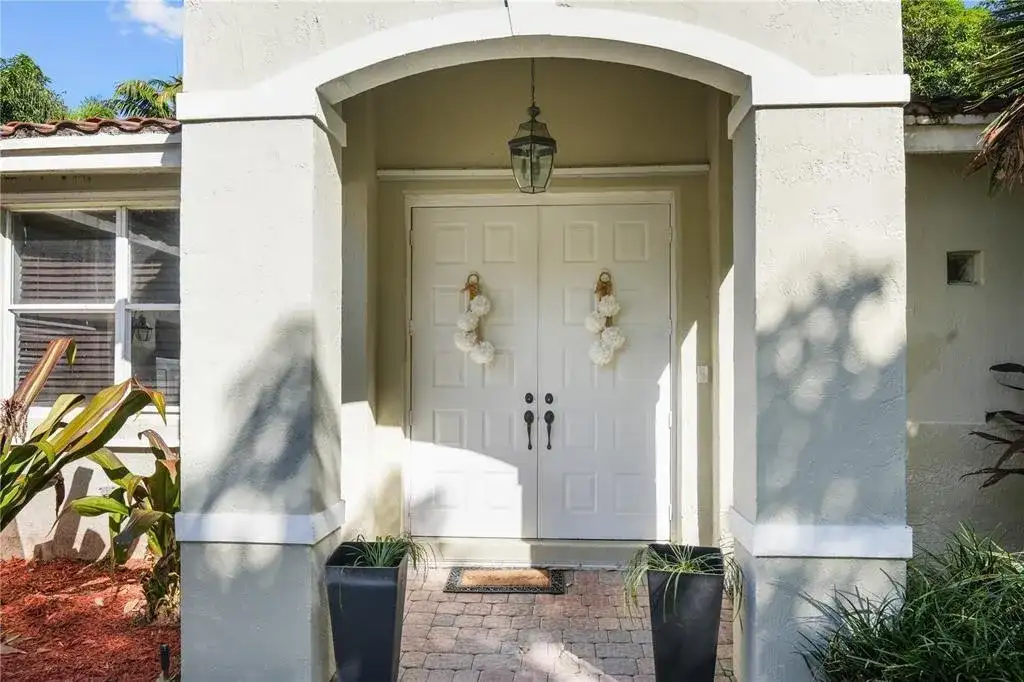 8209 SW 173rd Ter, Palmetto Bay FL 33157 photo 2