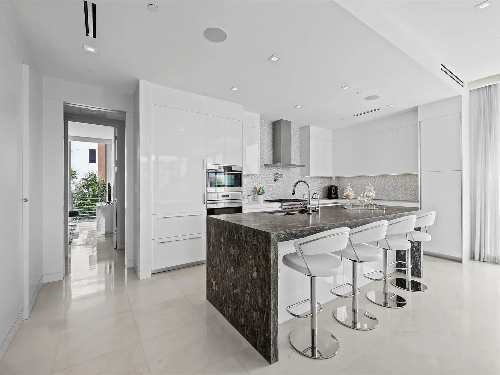 21 Isle Of Venice Drive # 301, Fort Lauderdale FL 33301