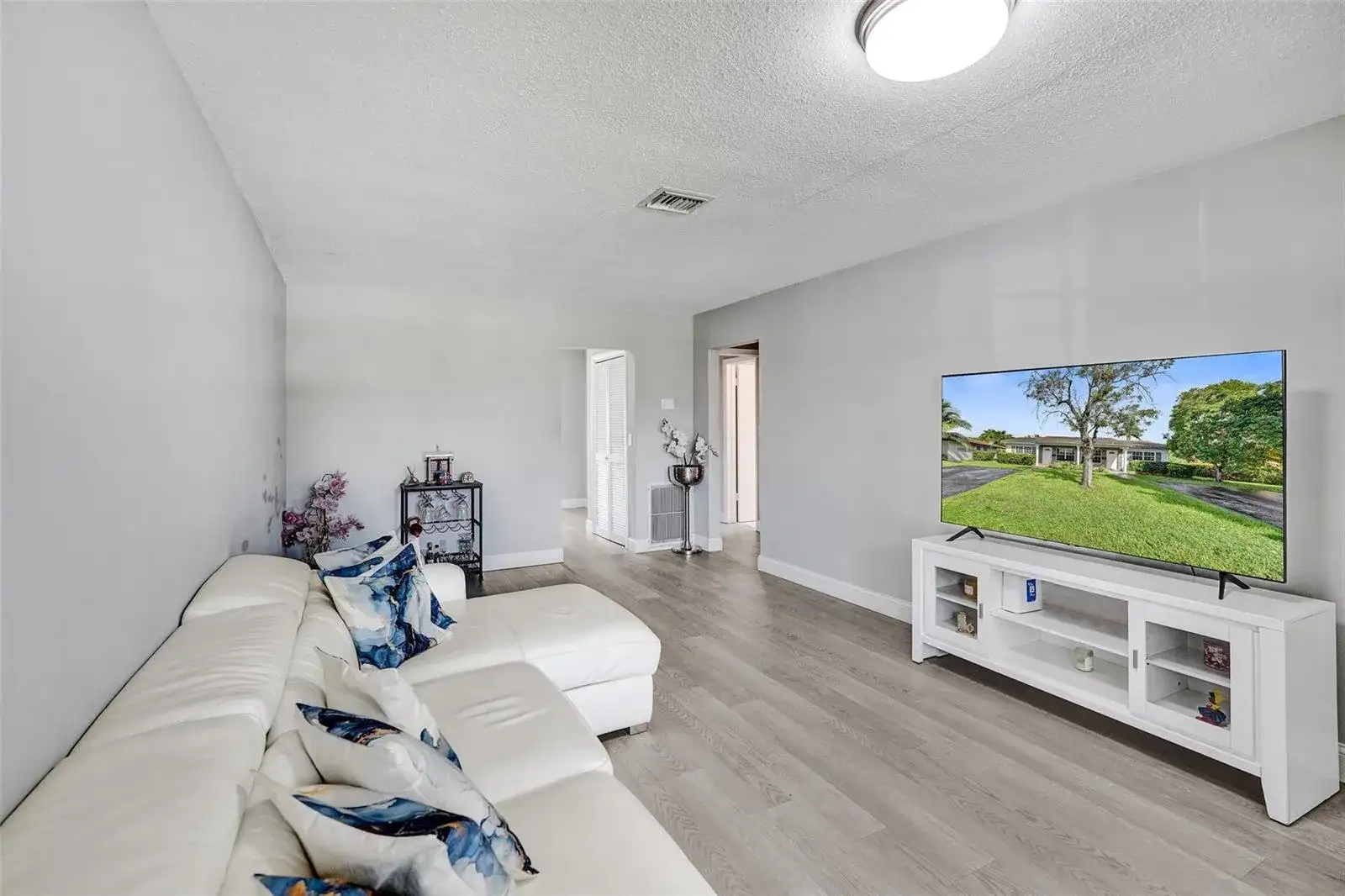 4017 Woodside Drive, Coral Springs FL 33065 photo 5