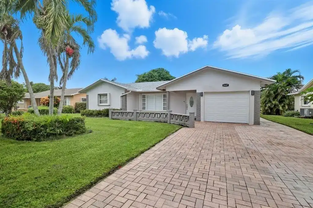 9407 NW 70th Place, Tamarac FL 33321