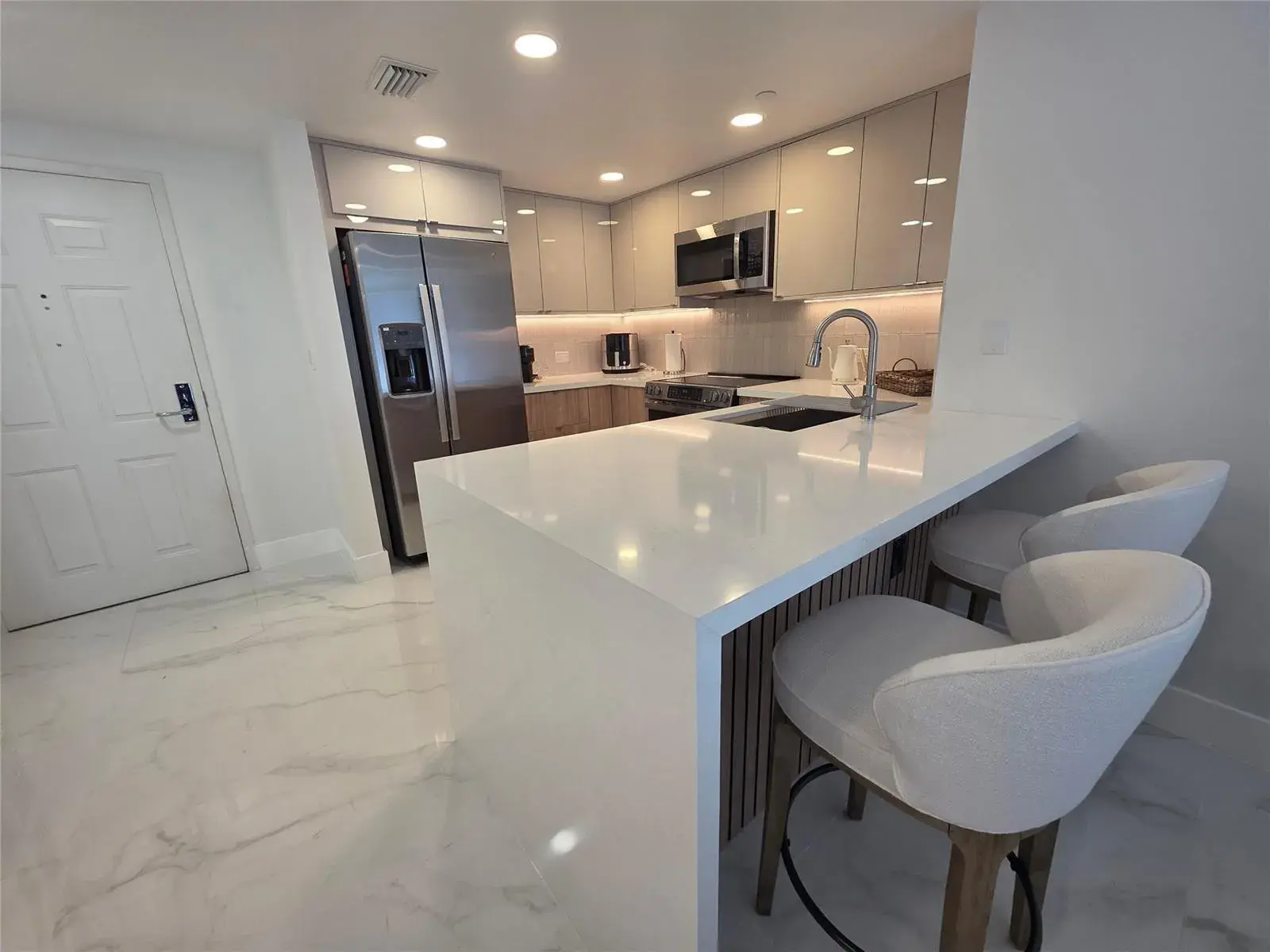 19501 W Country Club Drive # 2306, Aventura FL 33180