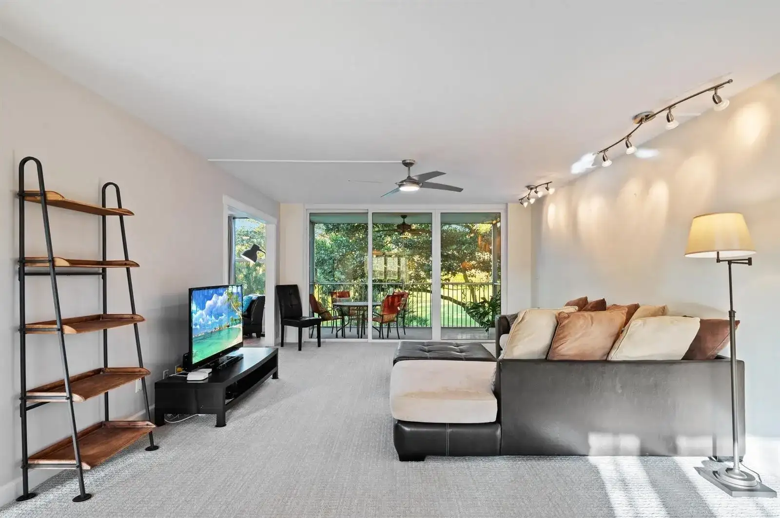 3900 Oaks Clubhouse Drive # 310, Pompano Beach FL 33069 photo 5