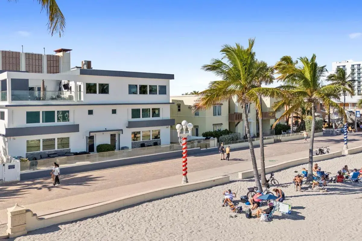 2201 N Surf Road, Hollywood FL 33019