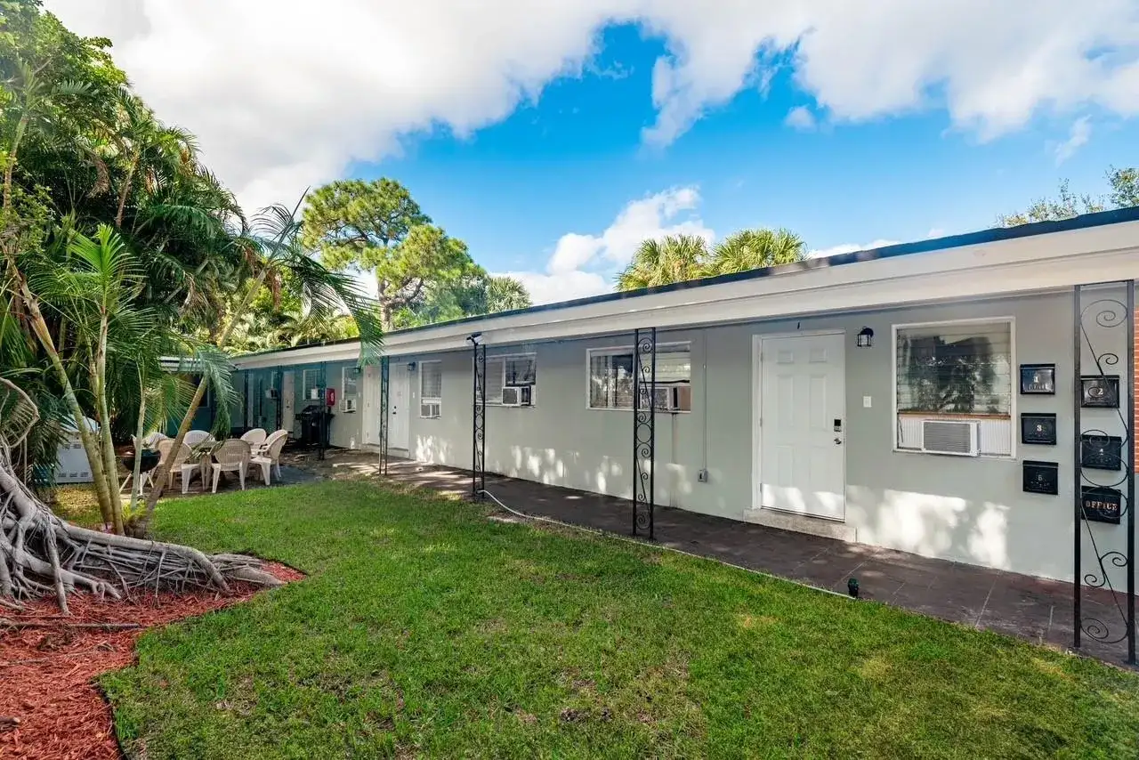 1017 NE 14th Avenue, Fort Lauderdale FL 33304 photo 2