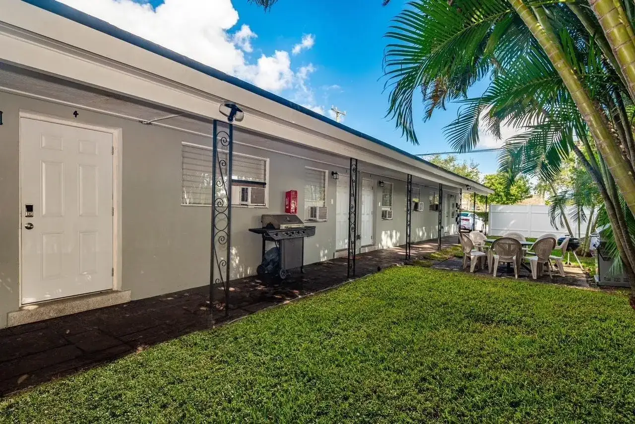 1017 NE 14th Avenue, Fort Lauderdale FL 33304 photo 4