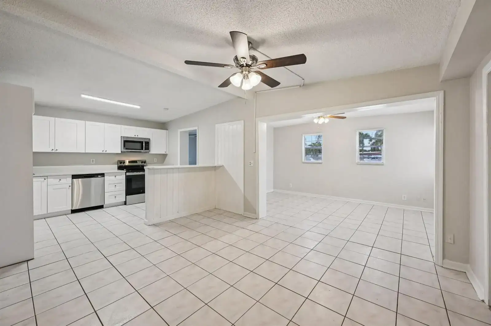 5618 Cinnamon Drive, West Palm Beach FL 33415 photo 5