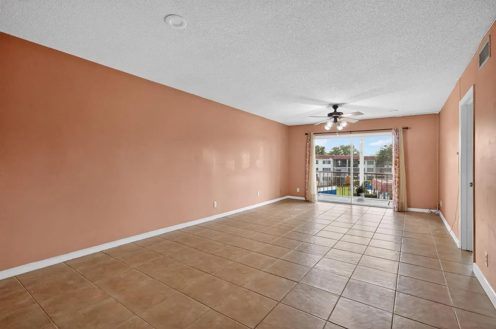 9410 N Hollybrook Lake Drive # 303, Pembroke Pines FL 33025