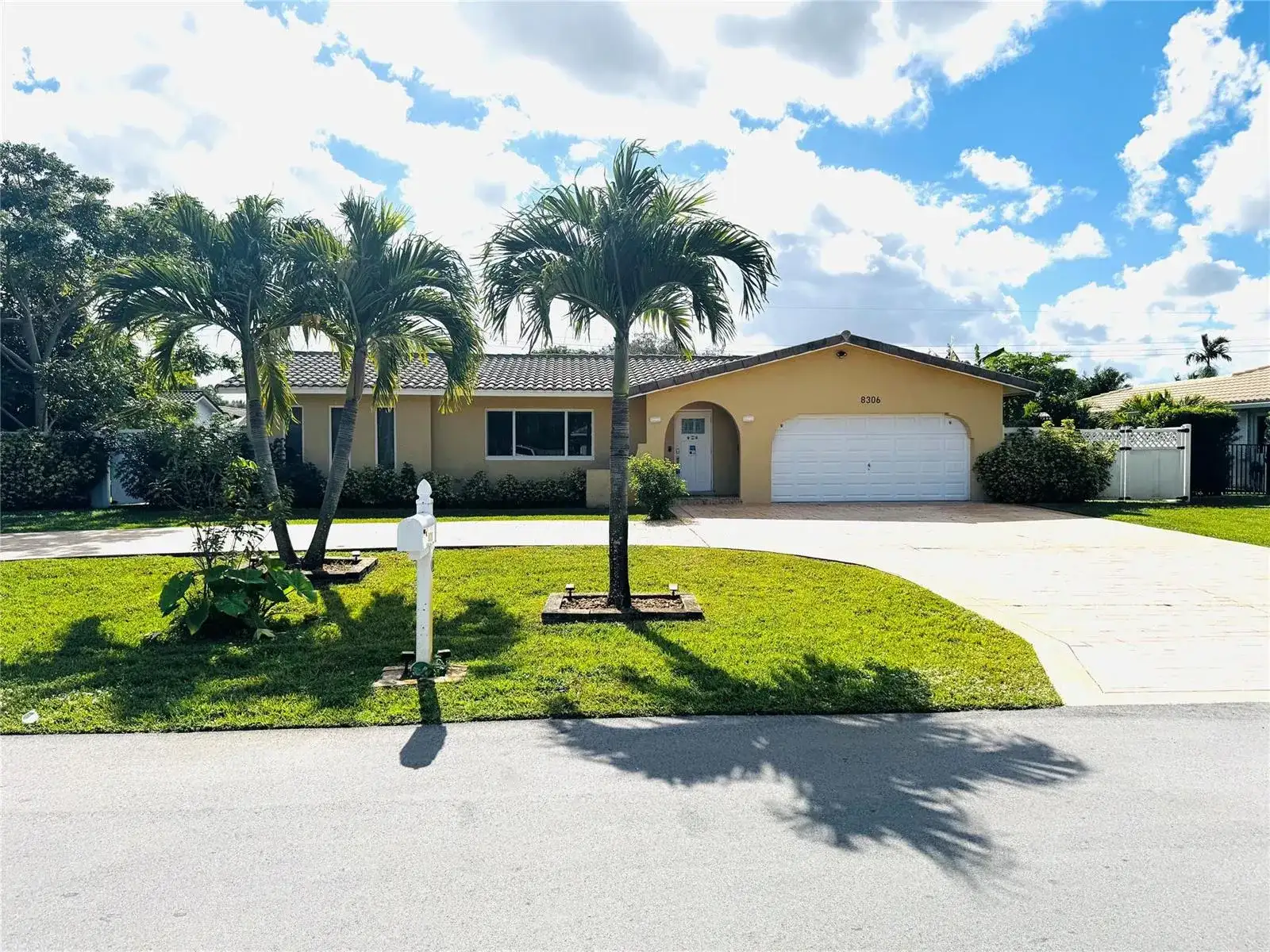 8306 NW 36th Street, Coral Springs FL 33065 photo 2
