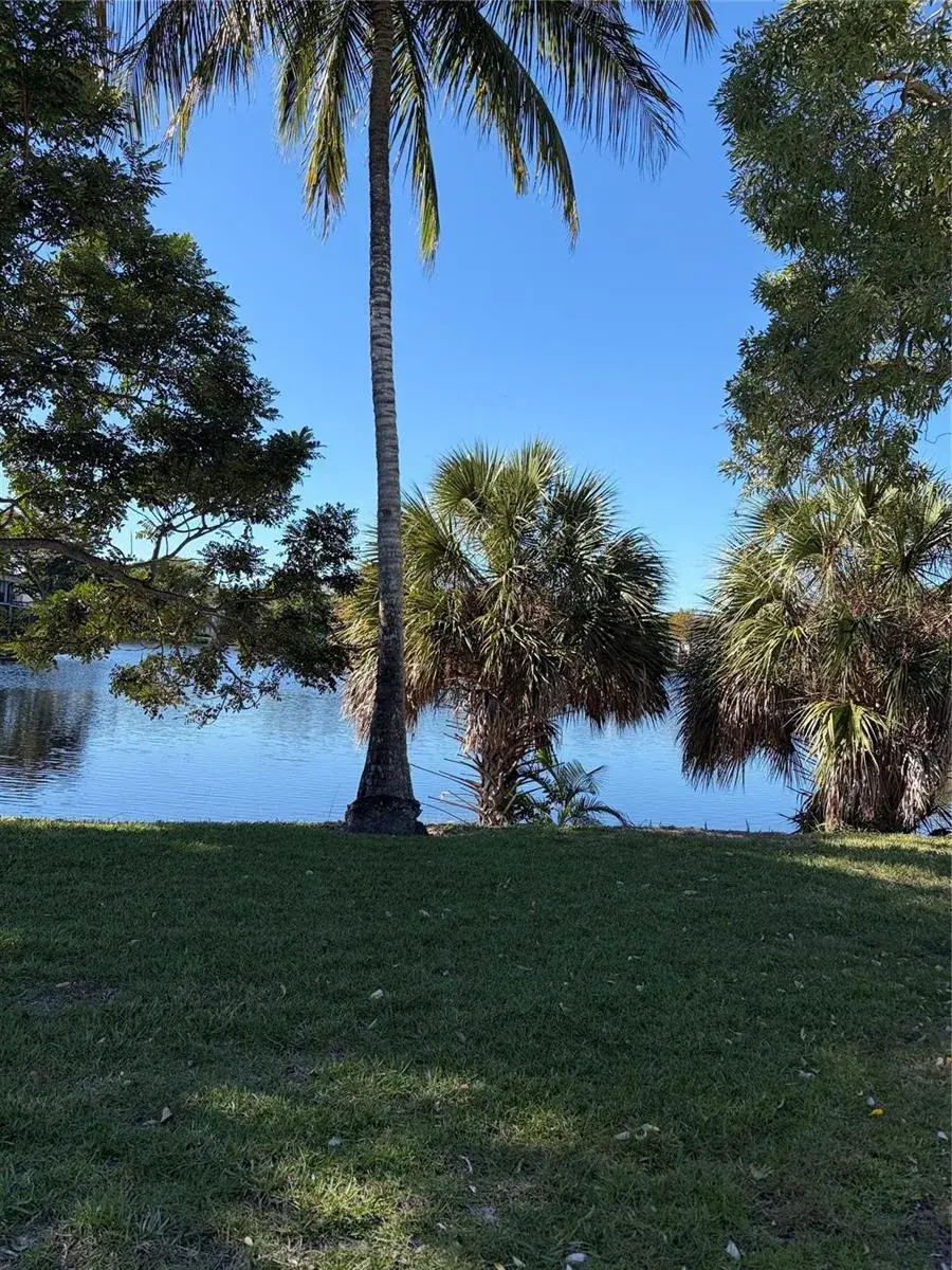 21 Jacaranda Drive # 121, Plantation FL 33324