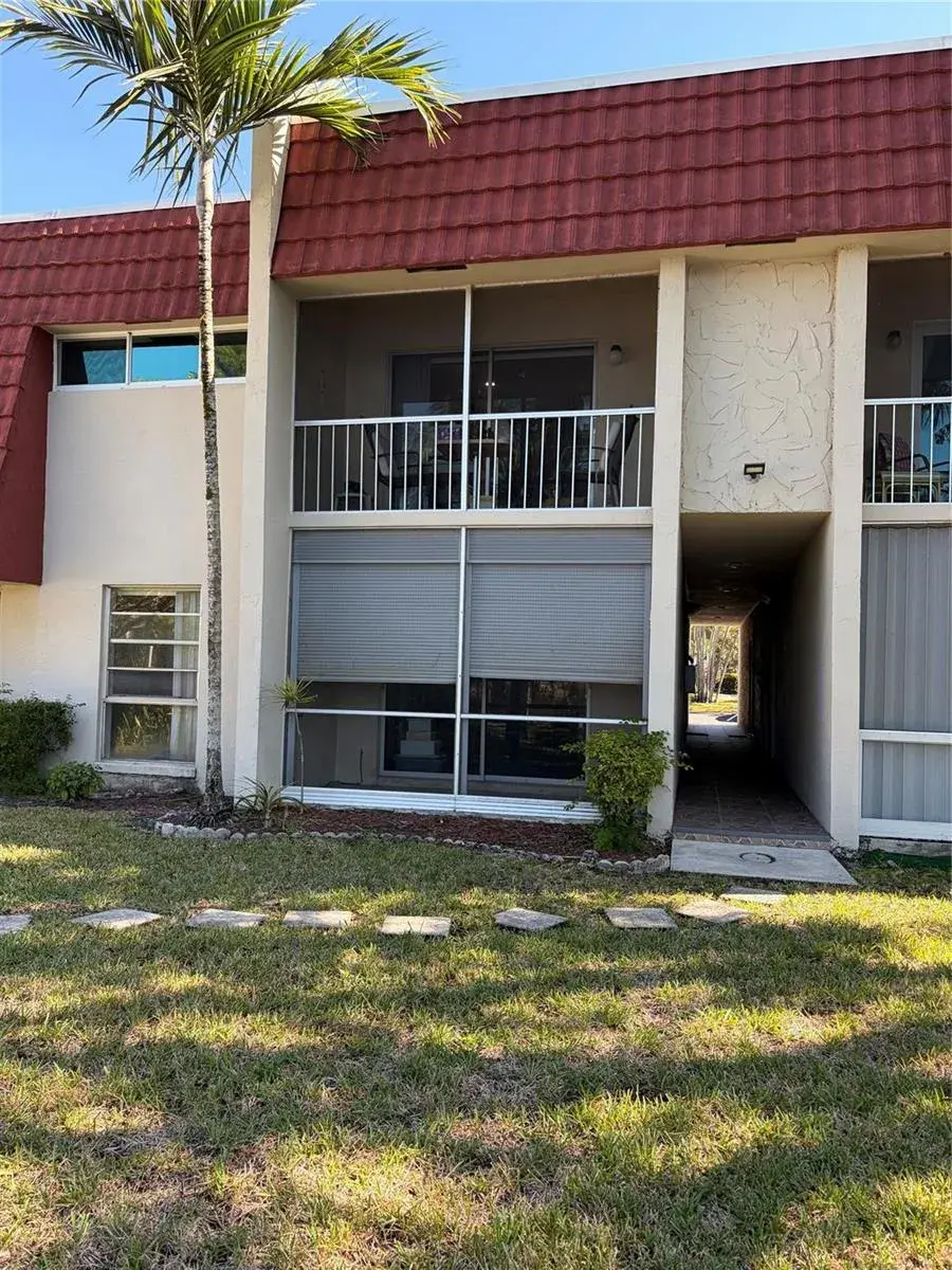 21 Jacaranda Drive # 121, Plantation FL 33324