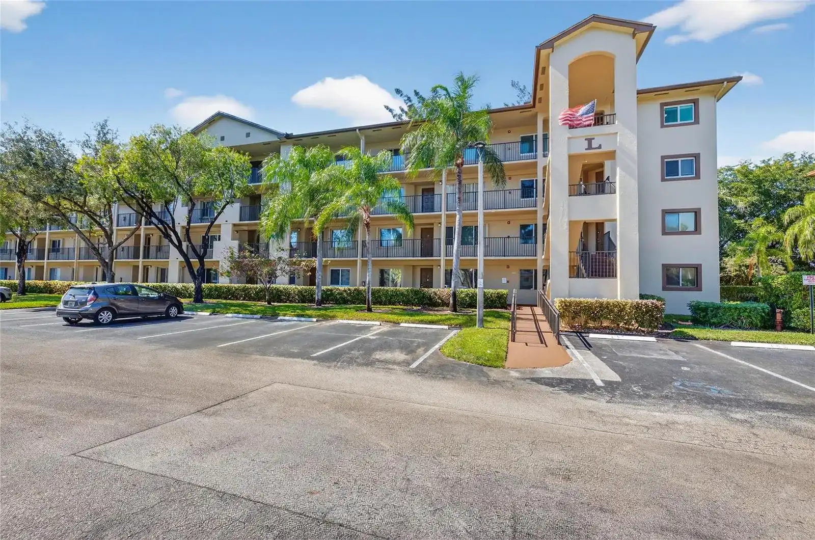 900 SW 142nd Avenue # 213l, Pembroke Pines FL 33027