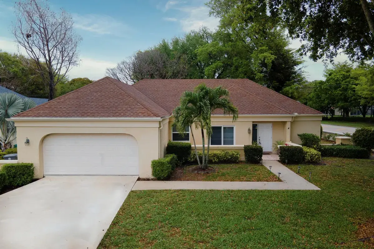 10195 Greentrail Drive, Boynton Beach FL 33436