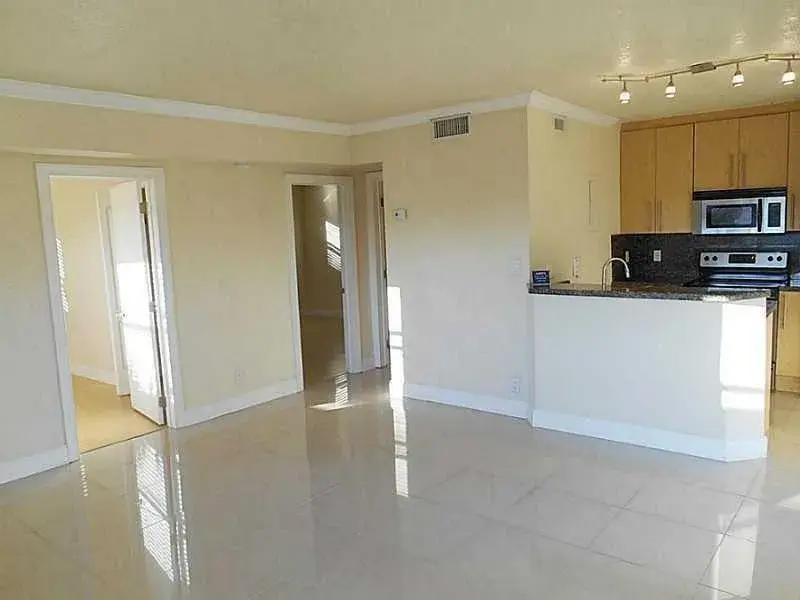 811 NE 14th Place # 6, Fort Lauderdale FL 33304