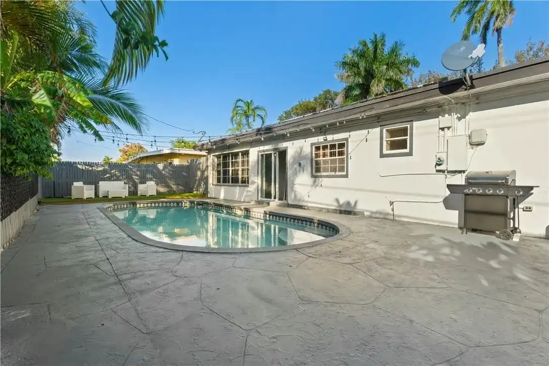 19340 NE 19 Avenue, North Miami Beach FL 33179