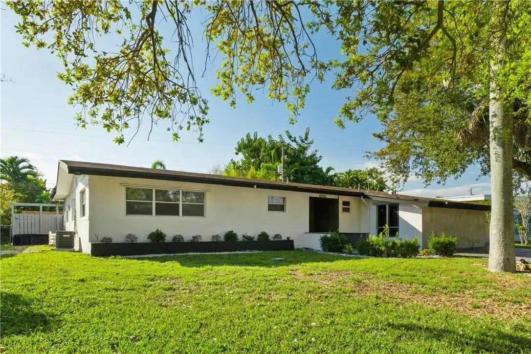 19340 NE 19 Avenue, North Miami Beach FL 33179 photo 4