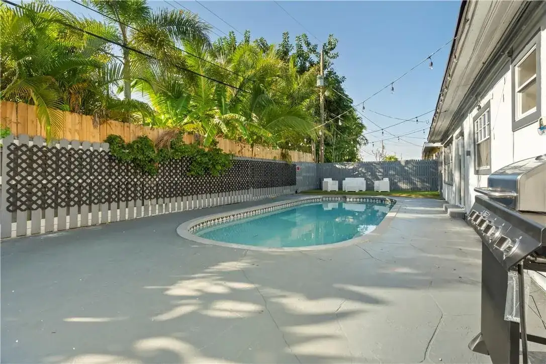 19340 NE 19 Avenue, North Miami Beach FL 33179 photo 5
