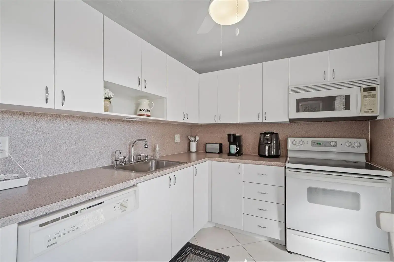 3990 NW 42nd Avenue # 305, Lauderdale Lakes FL 33319 photo 2