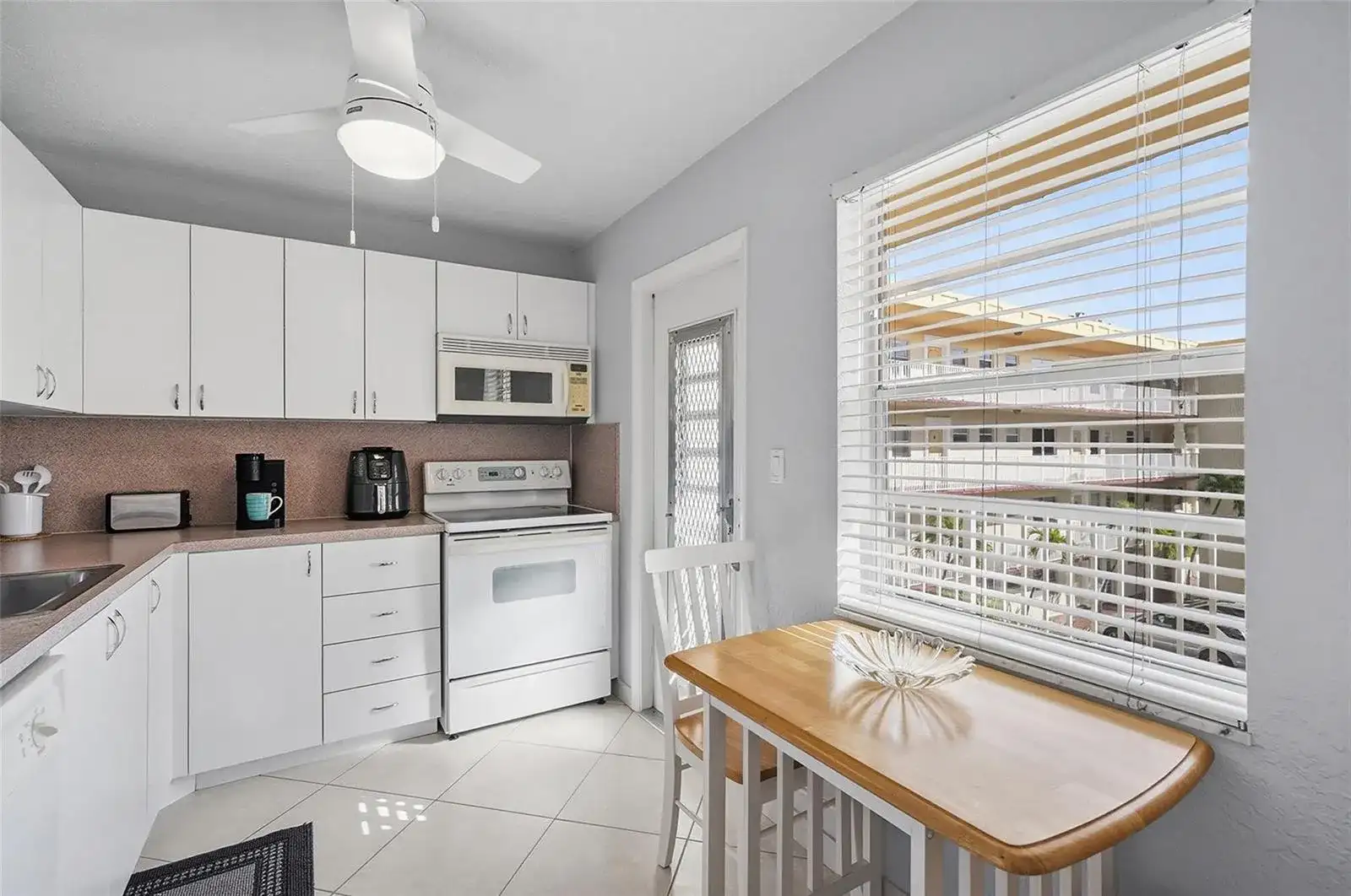 3990 NW 42nd Avenue # 305, Lauderdale Lakes FL 33319 photo 3