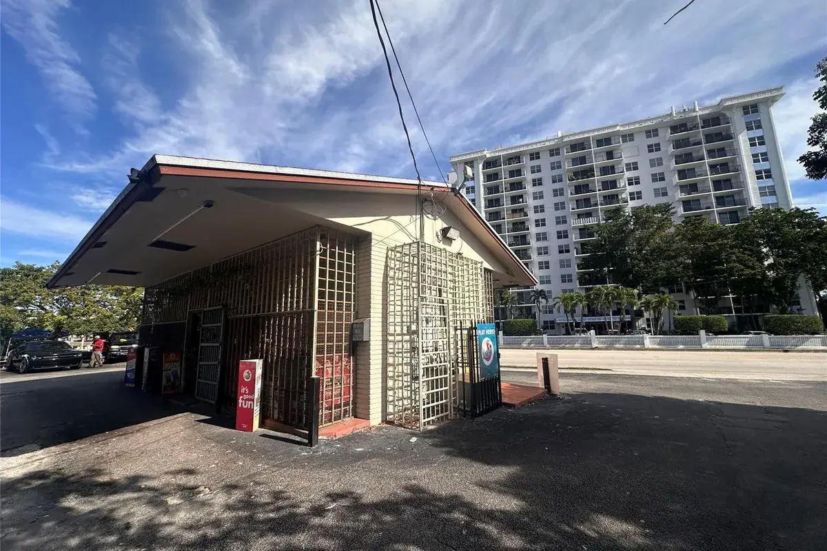 1790 N Andrews Square, Fort Lauderdale FL 33311