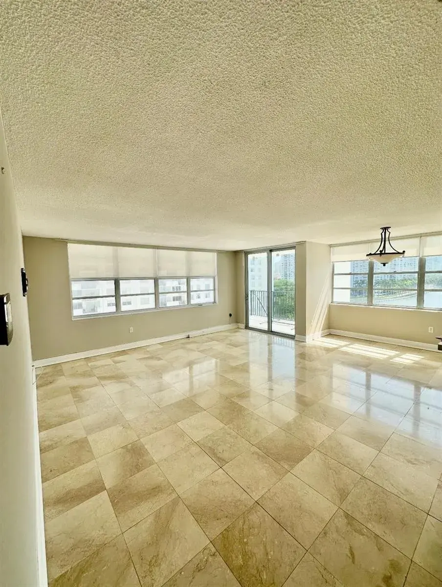 2750 NE 183rd Street # 709, Aventura FL 33160