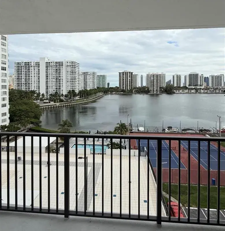 2750 NE 183rd Street # 709, Aventura FL 33160