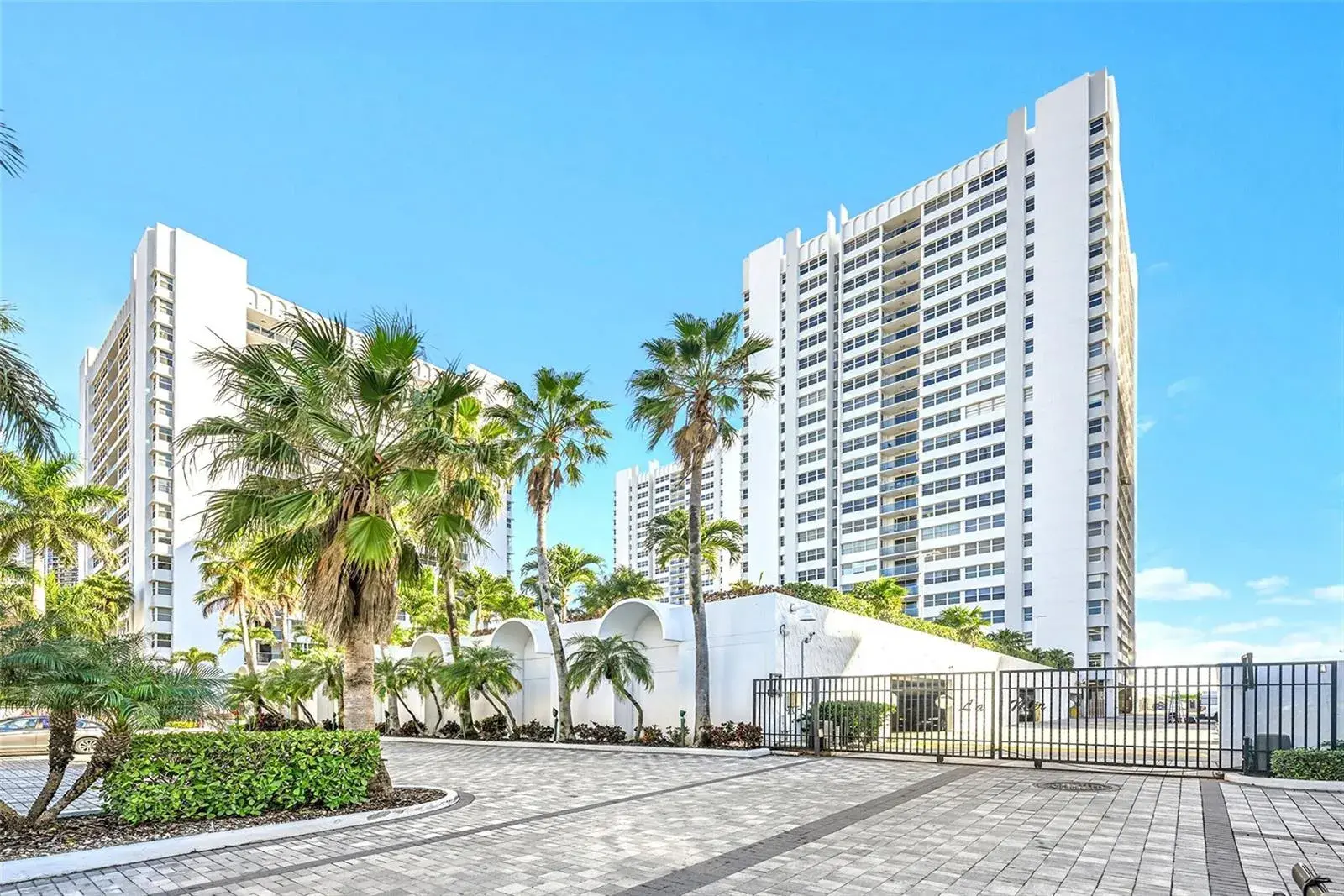 1880 S Ocean Drive # 601, Hallandale Beach FL 33009