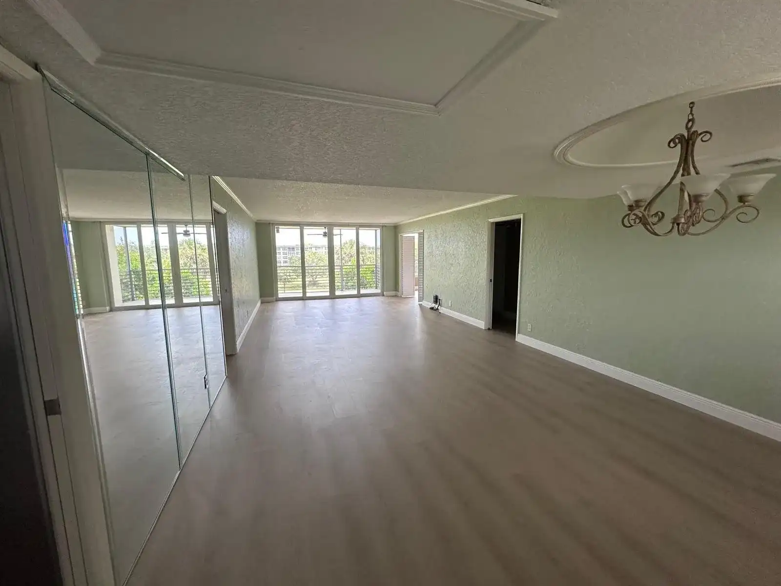 3850 Oaks Clubhouse Drive # 403, Pompano Beach FL 33069