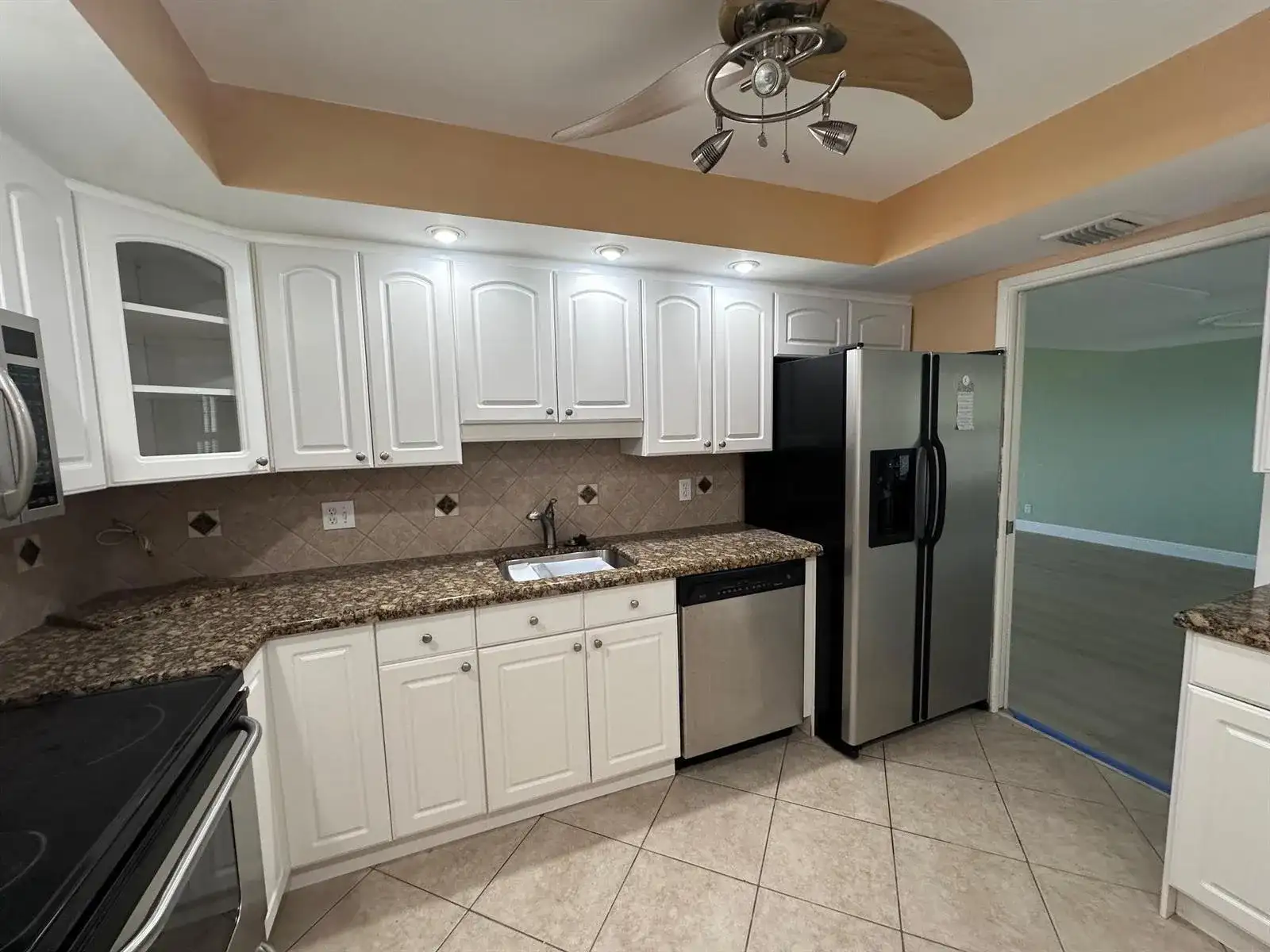 3850 Oaks Clubhouse Drive # 403, Pompano Beach FL 33069 photo 5