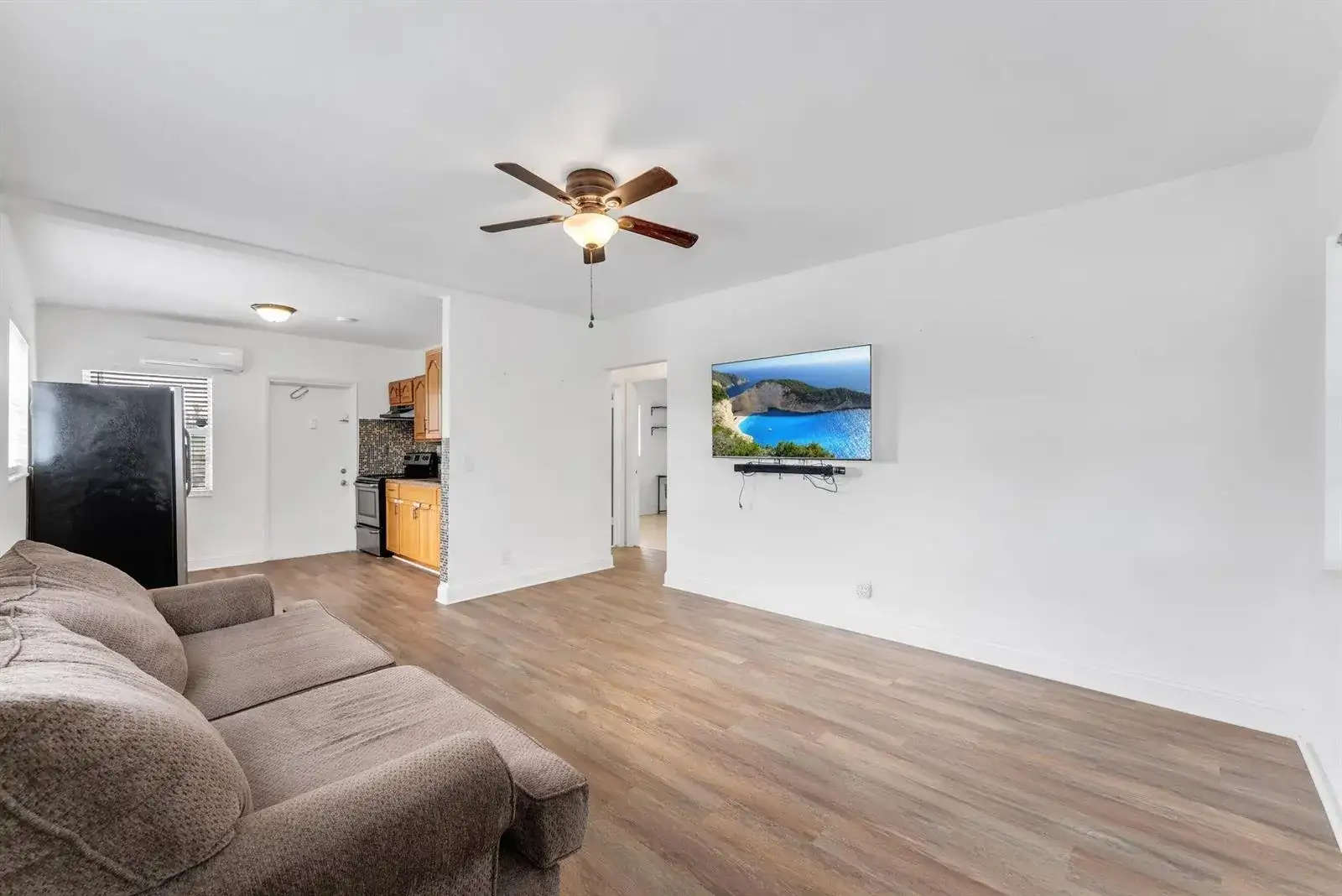 7401 Pines Boulevard # 201, Pembroke Pines FL 33024 photo 3