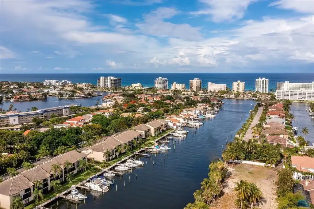 270 Captains Walk # 310, Delray Beach FL 33483