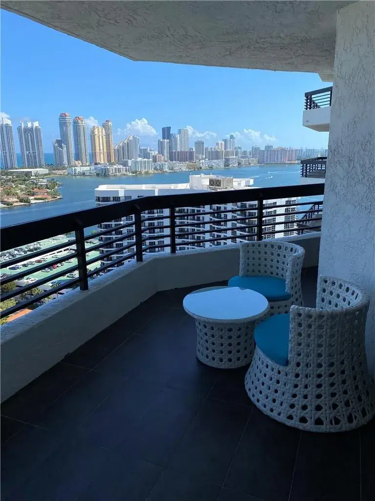 3500 Mystic Pointe Drive # 2607, Aventura FL 33180