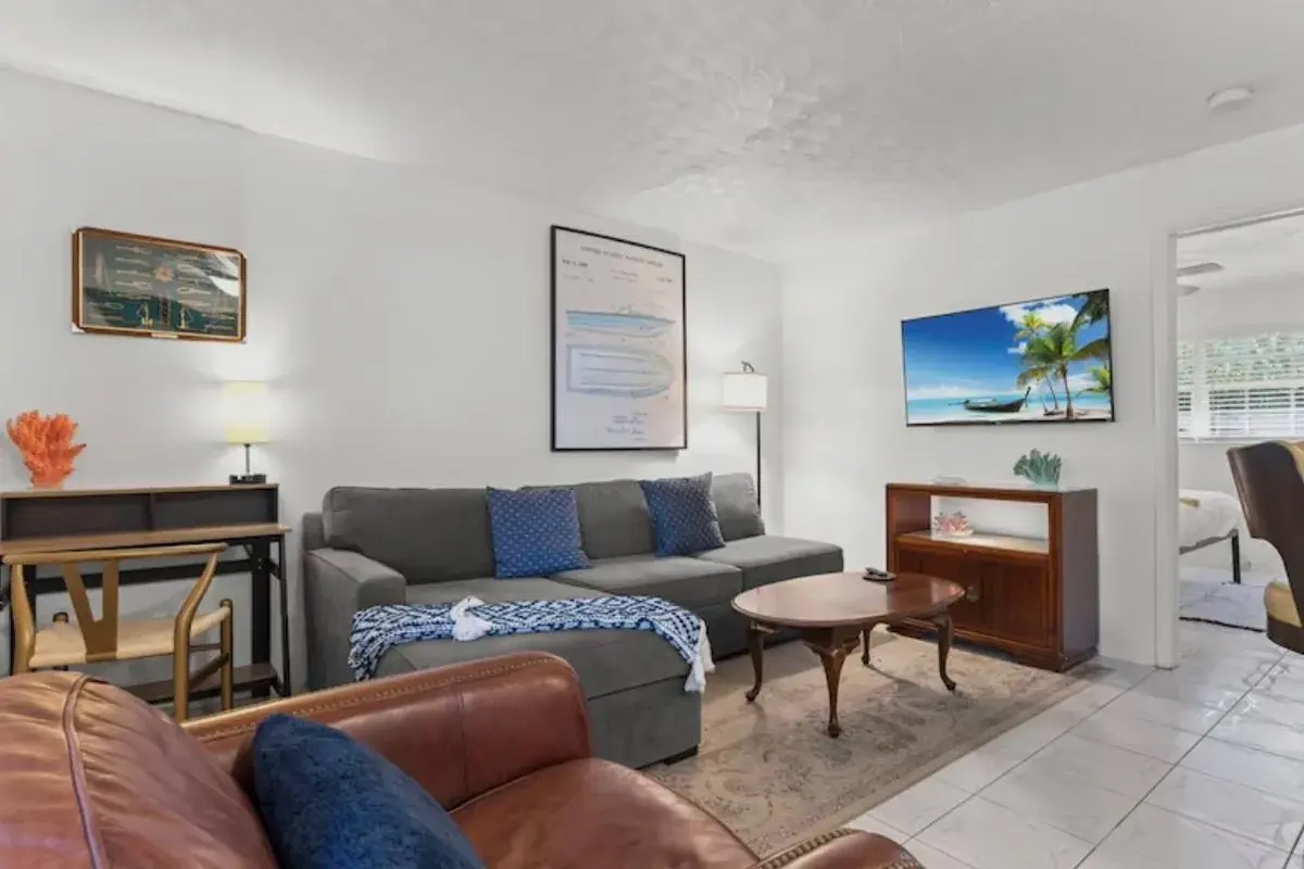 820 NE 16th Avenue # 4, Fort Lauderdale FL 33304