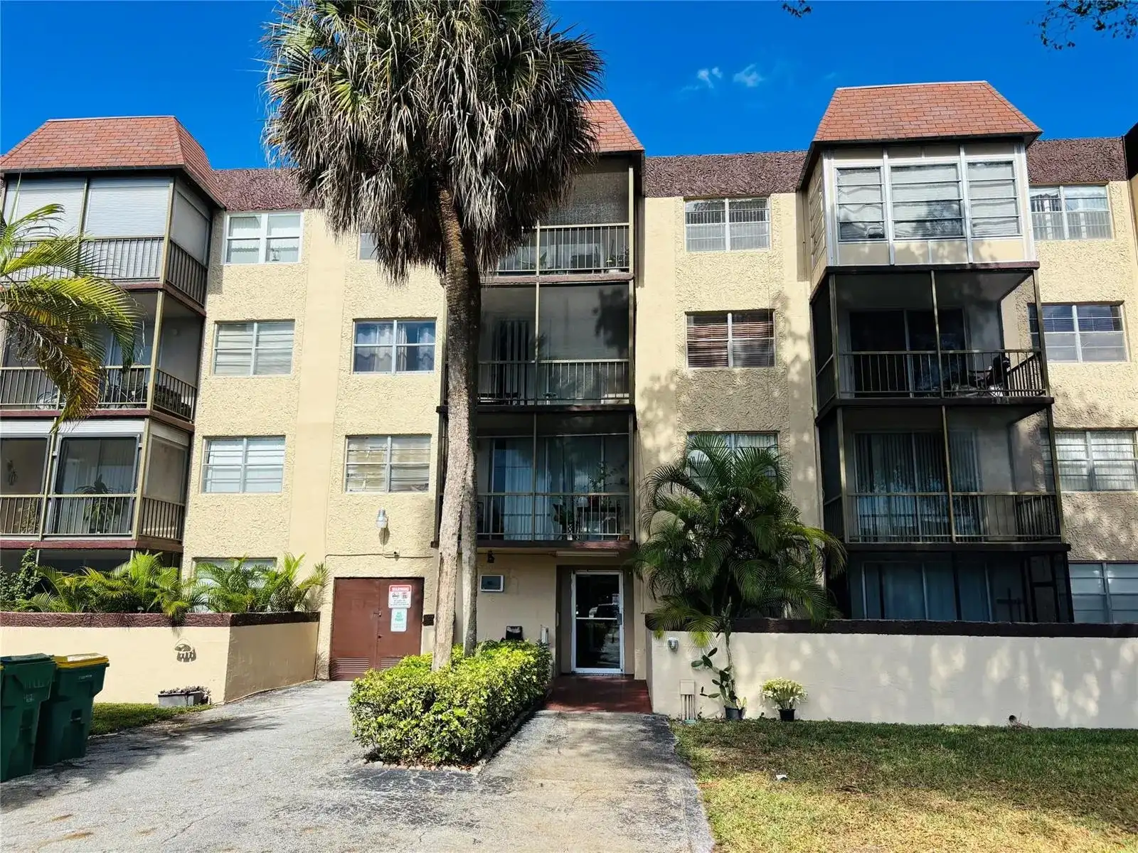 7300 NW 17th Street # 202, Plantation FL 33313