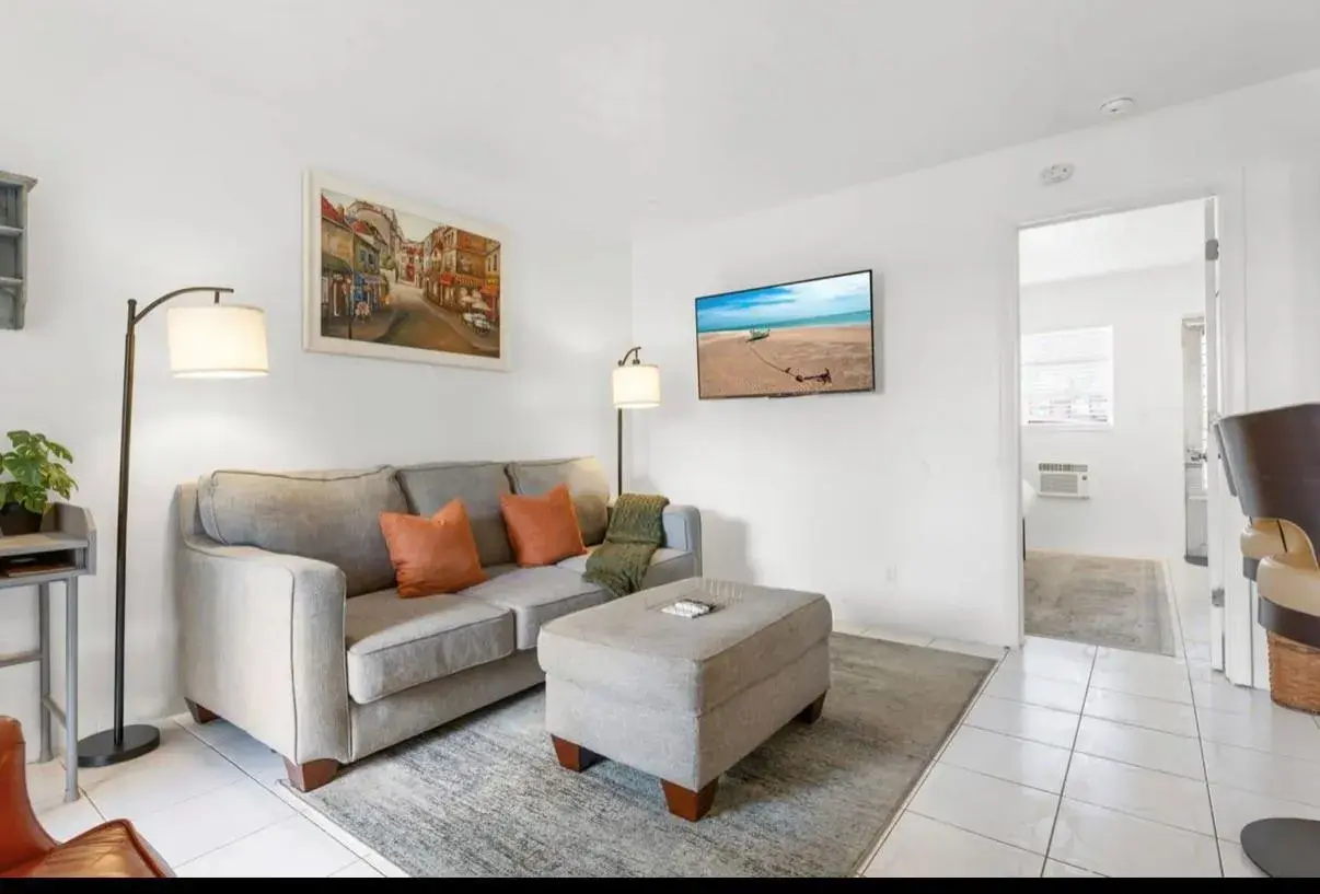 820 NE 16th Avenue # 3, Fort Lauderdale FL 33304