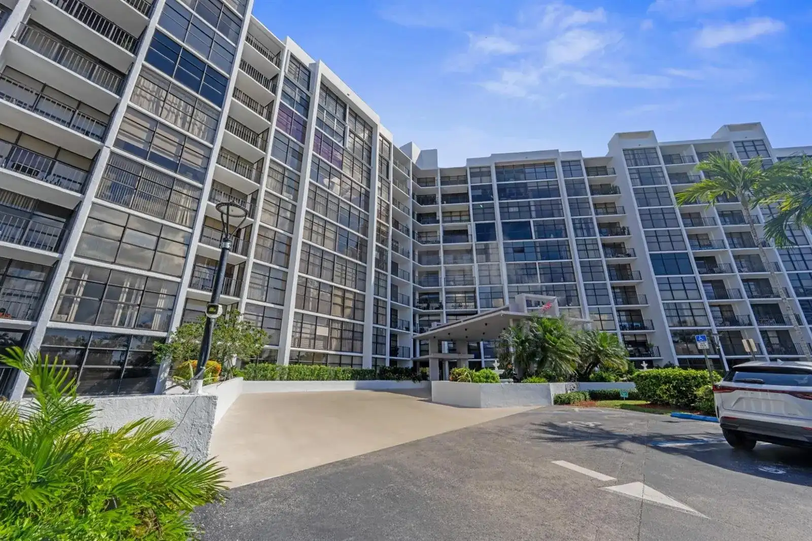 600 Parkview Drive, Hallandale Beach FL 33009