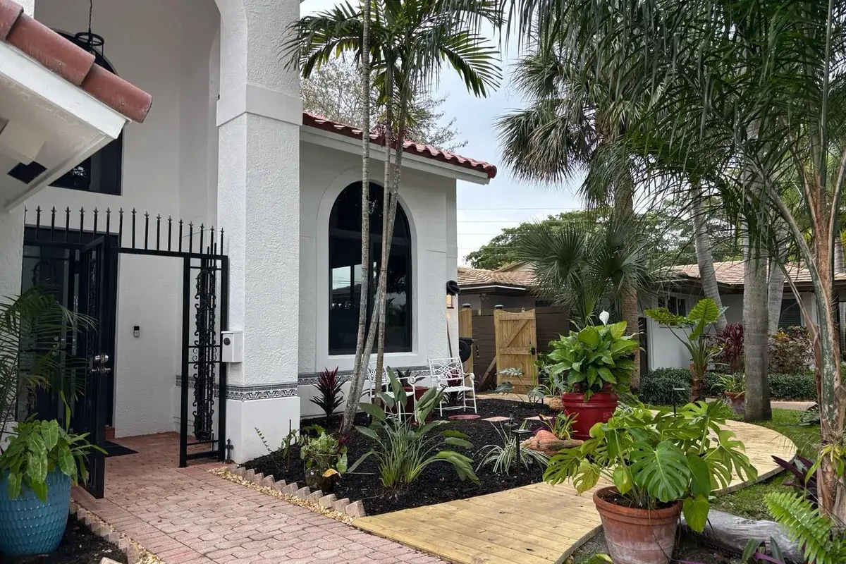 307 N Highland Drive, Hollywood FL 33021