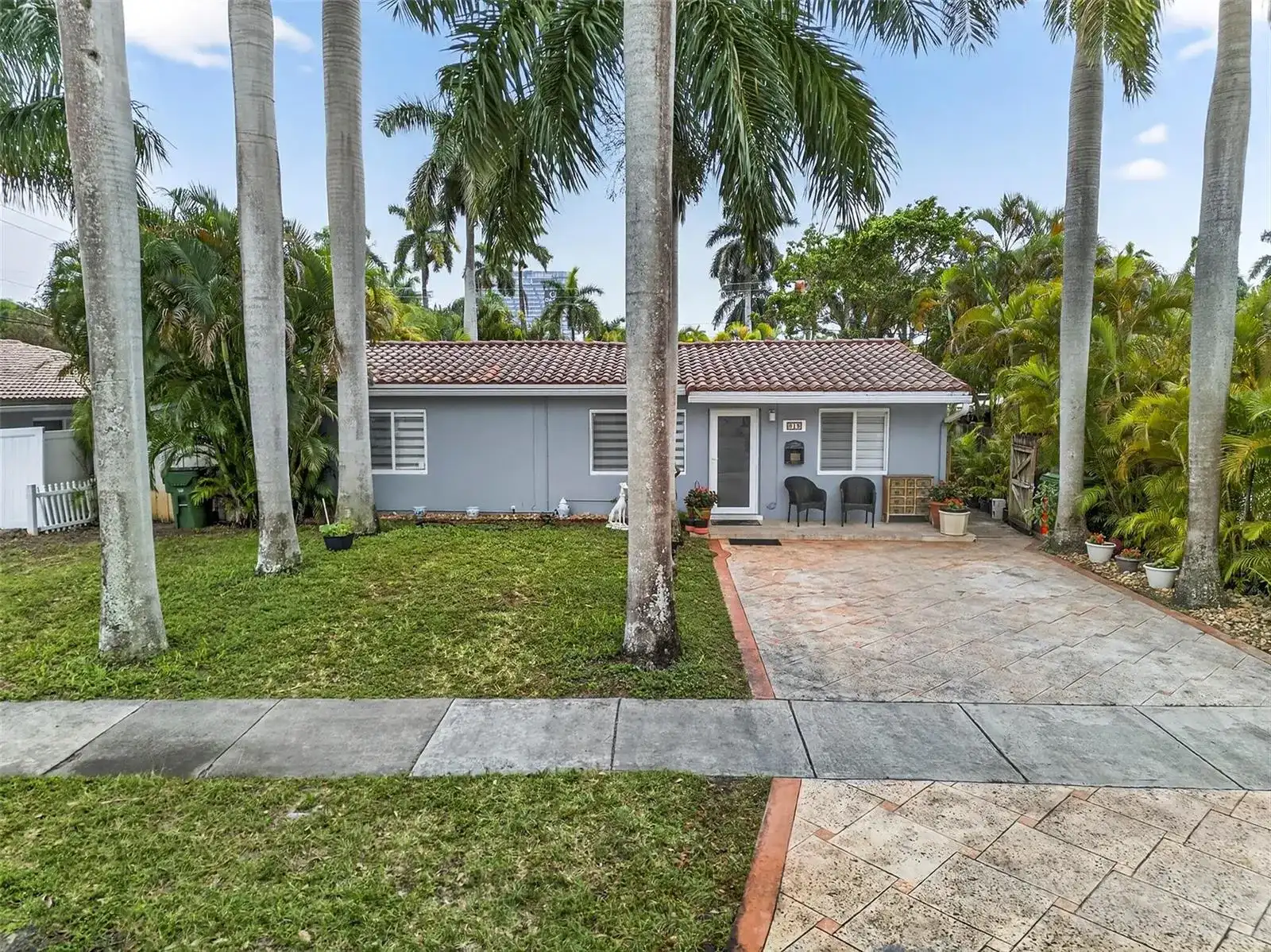 918 NE 4th Street, Hallandale Beach FL 33009