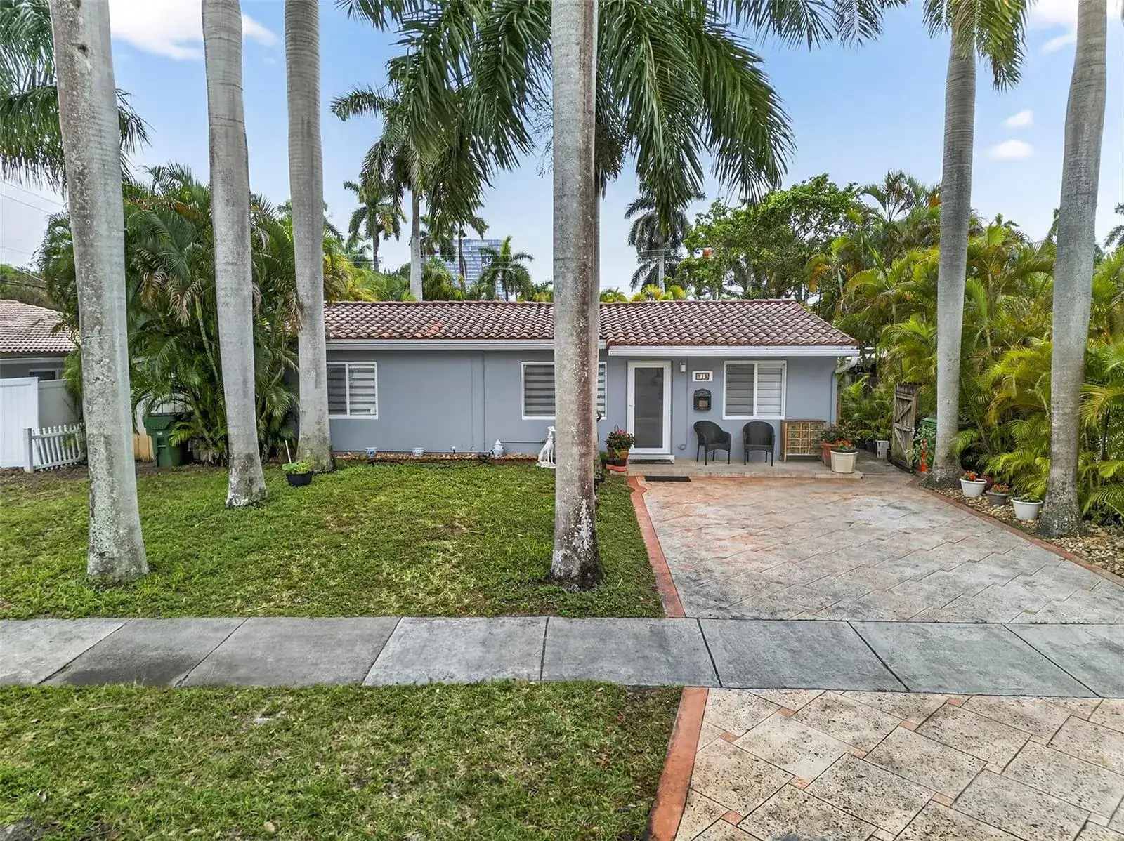 918 NE 4th Street, Hallandale Beach FL 33009