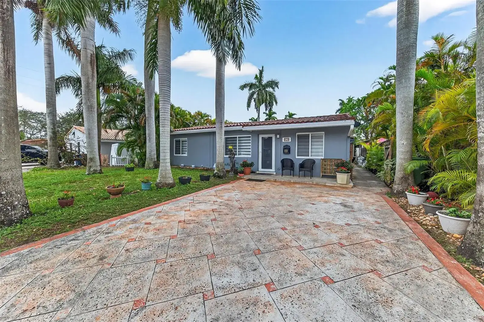 918 NE 4th Street, Hallandale Beach FL 33009 photo 2
