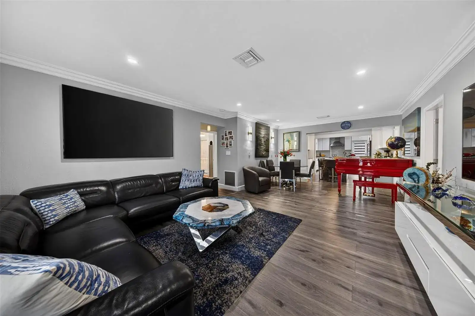 918 NE 4th Street, Hallandale Beach FL 33009 photo 4
