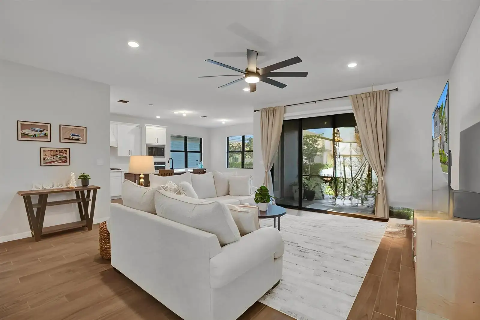 4422 S Silverwood Lane, Oakland Park FL 33309 photo 4