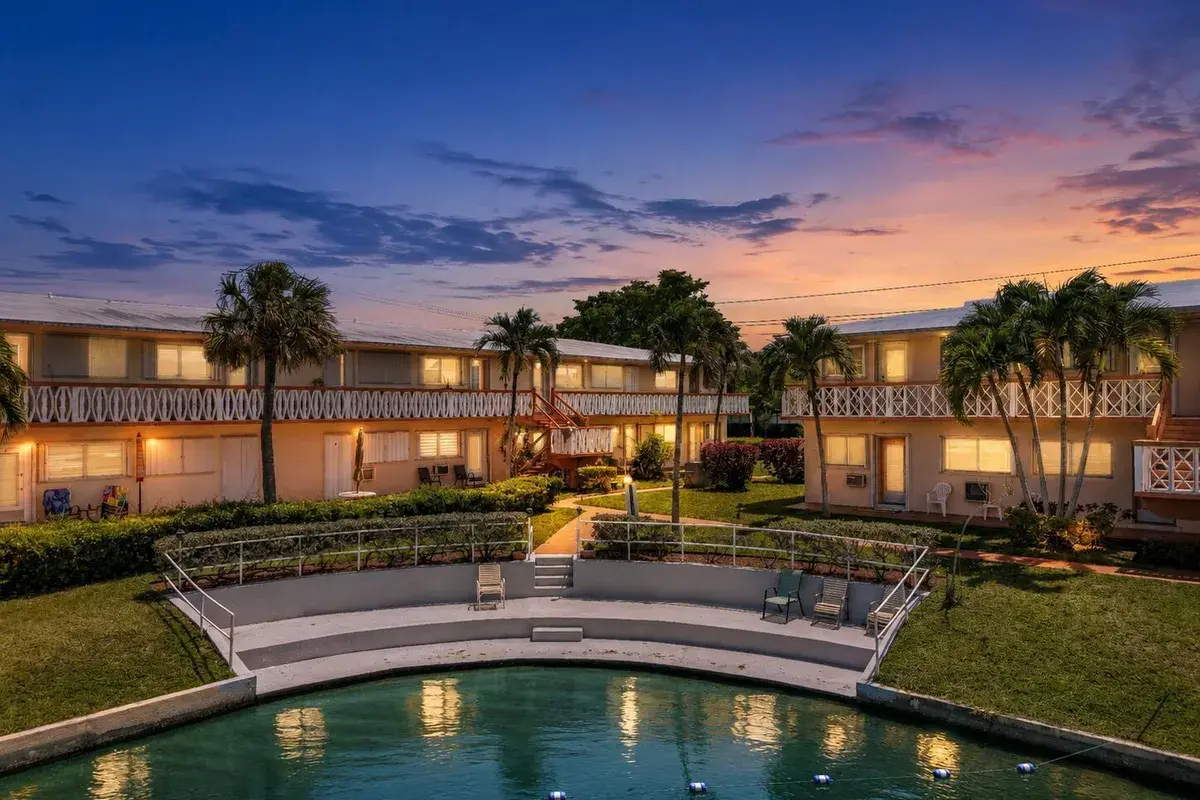1000 SW 10th Avenue # 9, Hallandale Beach FL 33009