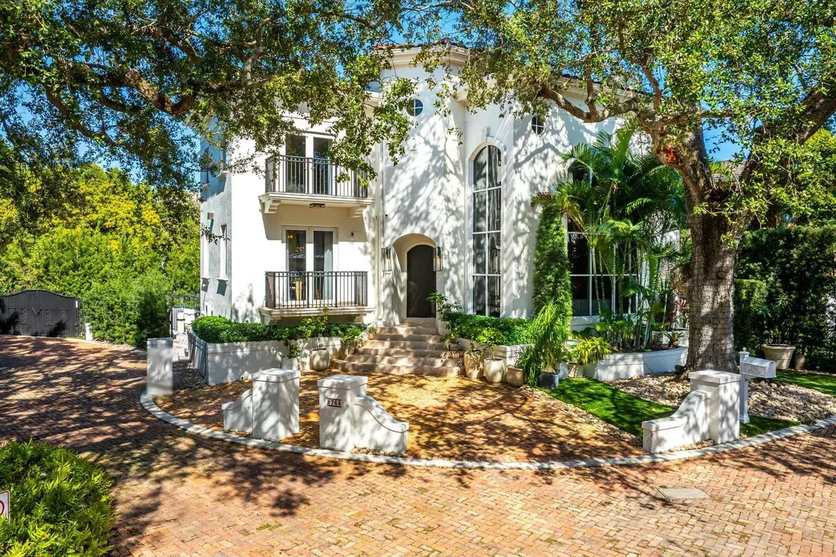 2765 Brickell Court, Miami FL 33129