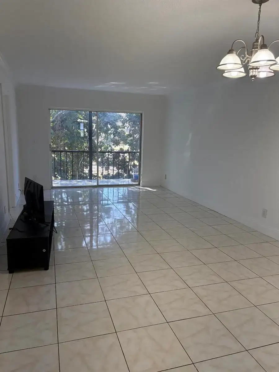 8000 Colony Circle # 201, Tamarac FL 33321 photo 4