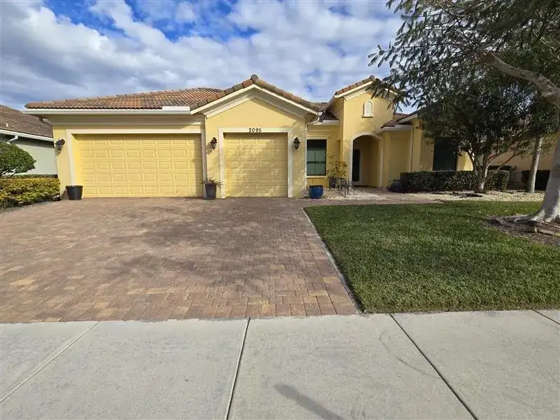 2095 NW Diamond Creek Way, Jensen Beach FL 34957 photo 2