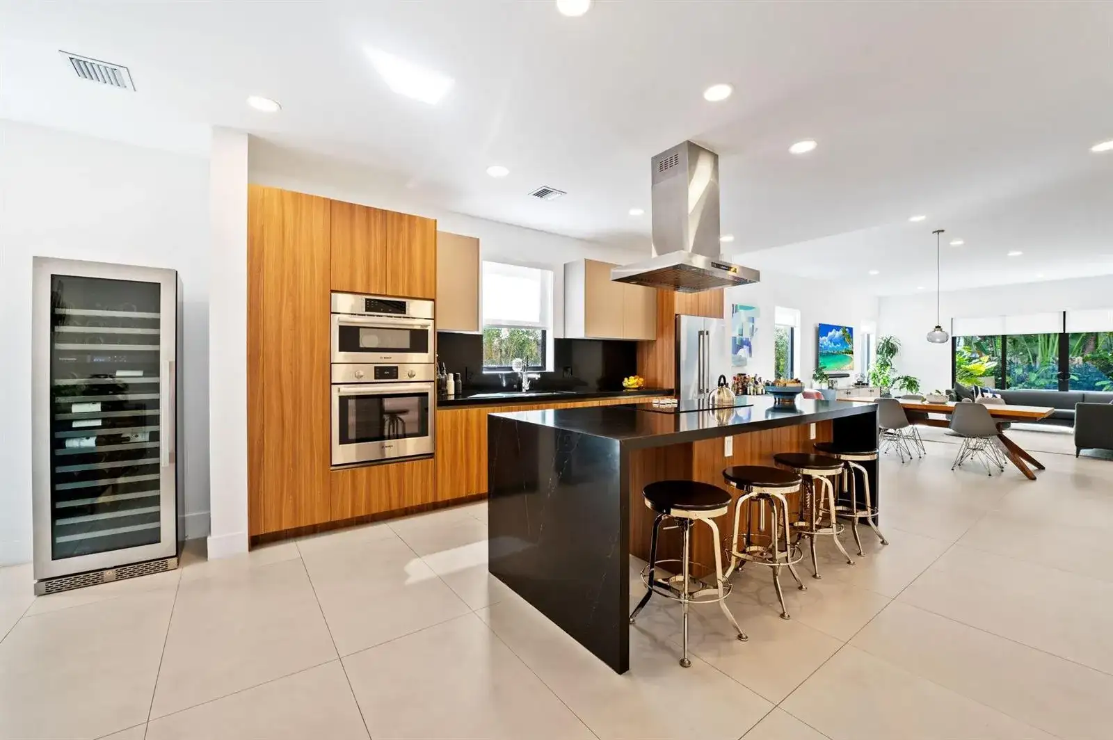 907 NE 16th Avenue, Fort Lauderdale FL 33304 photo 2