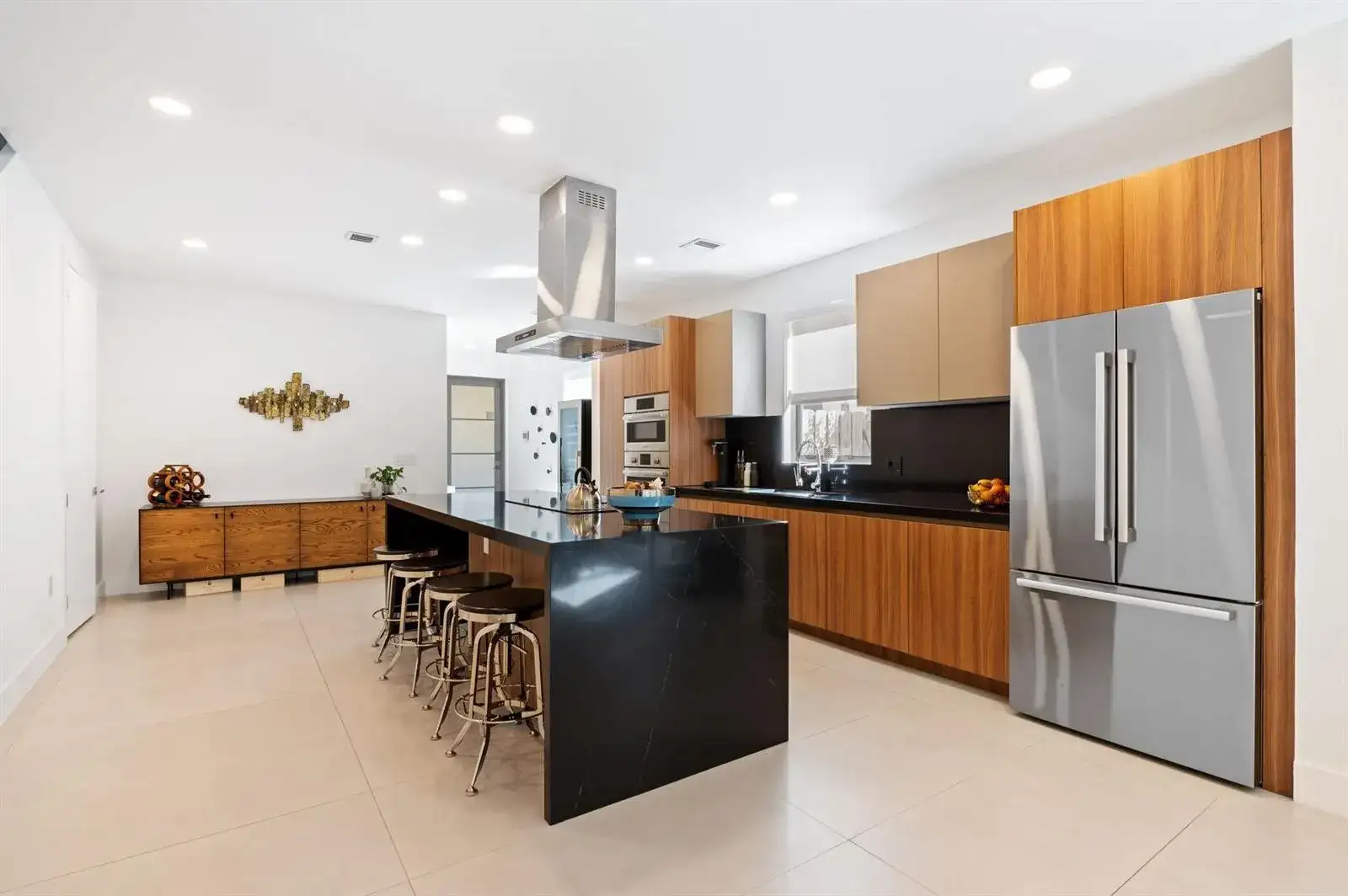907 NE 16th Avenue, Fort Lauderdale FL 33304 photo 3